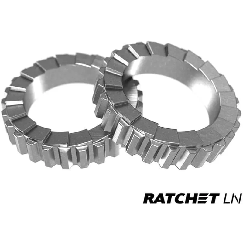 DT Swiss M1900R BOOST Shimano 27.5in Rear Wheel in Black-2